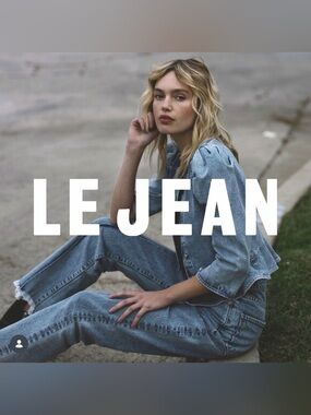 LE JEAN MIA Relaxed Women's Light Wash Straight Leg Jeans with distressed knees